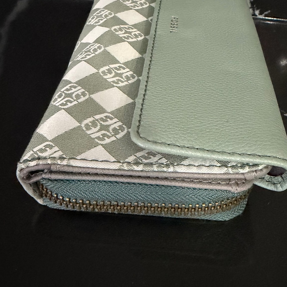 Fossil Sage Green Logo Zip Around Wallet Check Pattern NWT - Picture 7 of 11